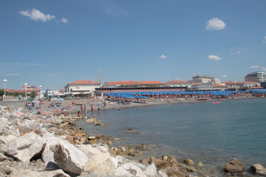Hotel Sileoni Marina di Cecina Bagian luar foto
